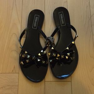 Faux Valentino rockstud pvc thong sandal size 8